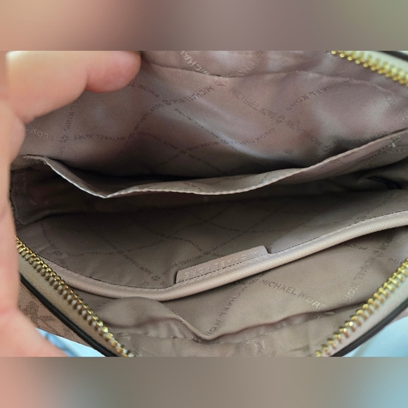 Michael Kors Jet Set Logo Gray and Pink Crossbody Bag EUC - Picture 9 of 11